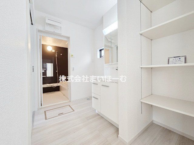 ʌsJ{3ڂ̐VzˌĂ̐ʑEʏ