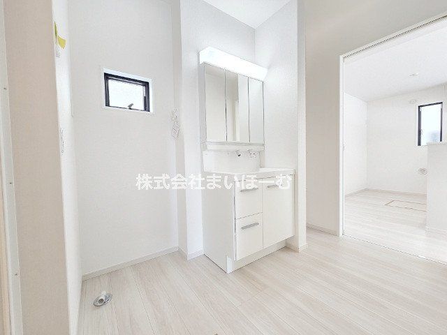 ʌsJ{3ڂ̐VzˌĂ̐ʑEʏ