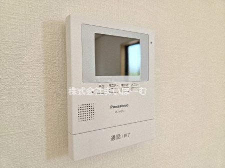 その他　【モニターホン】訪問者を確認できるモニター付きインターホンで、お子さまがお留守番の際にも安心♪