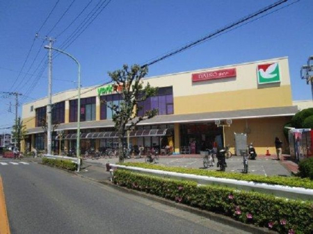 周辺環境　株式会社ヨークマート/芝前川店 徒歩4分。 260m