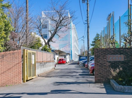 周辺環境　川口市立北中学校 徒歩33分。 2590m