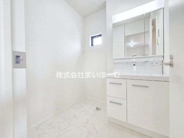 ʌsŉ3ڂ̐VzˌĂ̐ʑEʏ