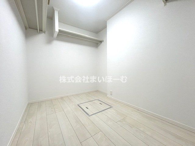 ʌssoH5ڂ̒ÈˌĂ̎[