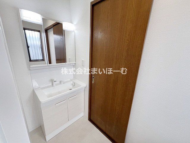 ʌ܎s΋K ̒ÈˌĂ̐ʑEʏ