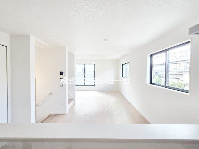 ʌ܎sYa搣5ڂ̐VzˌẴrO