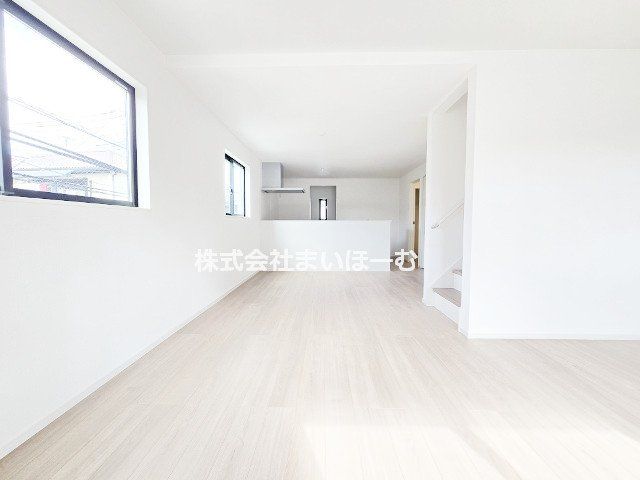 ʌ܎sYa搣5ڂ̐VzˌẴrO