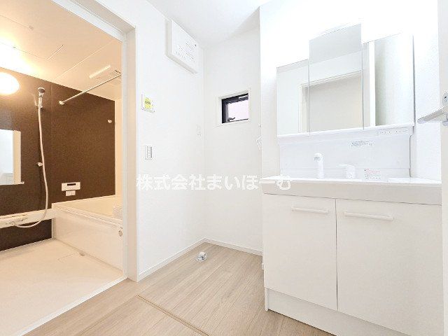 ʌ܎sYa搣5ڂ̐VzˌĂ̐ʑEʏ