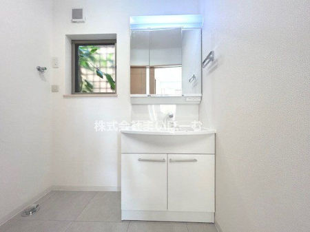 ʌs핽4ڂ̒ÈˌĂ̐ʑEʏ