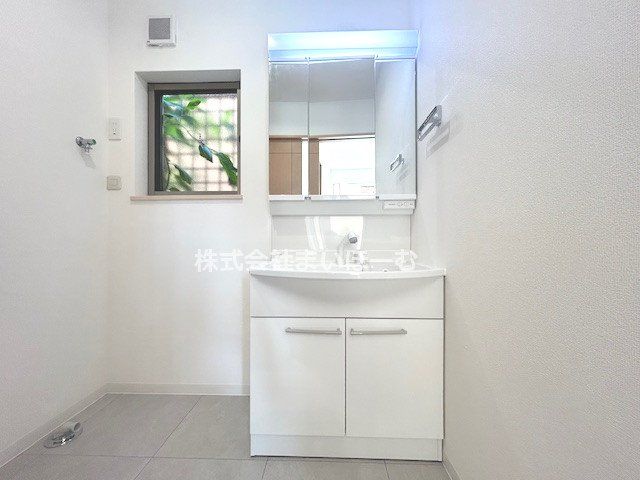 ʌs핽4ڂ̒ÈˌĂ̐ʑEʏ