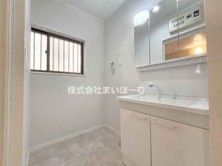 ʌs厚{ ̒ÈˌĂ̐ʑEʏ