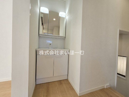 ʌs厚{ ̒ÈˌĂ̐ʑEʏ