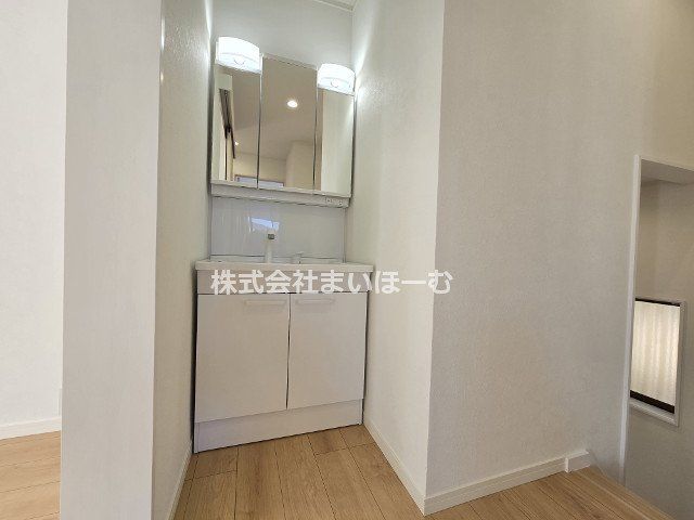 ʌs厚{ ̒ÈˌĂ̐ʑEʏ