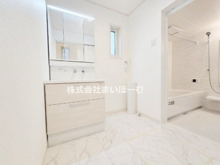 skԉHk3ڂ̐VzˌĂ̐ʑEʏ