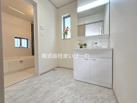 ʌsJΒ2ڂ̐VzˌĂ̐ʑEʏ