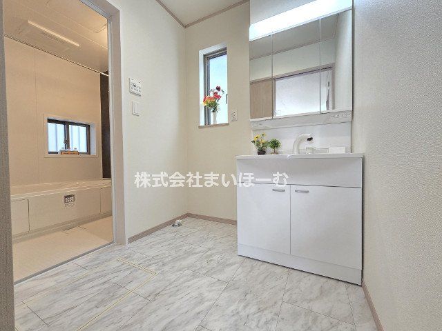 ʌsJΒ2ڂ̐VzˌĂ̐ʑEʏ