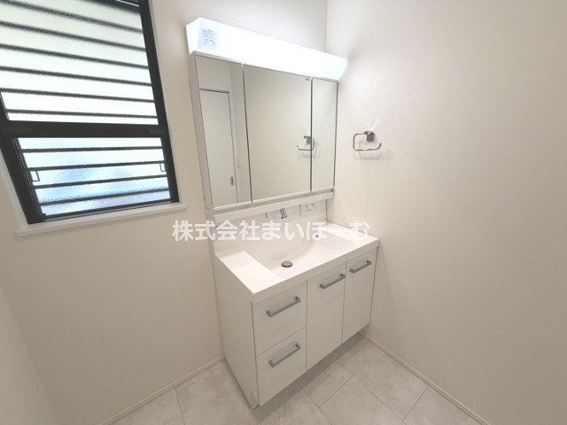 ʌ܎s΋{{2ڂ̒ÈˌĂ̐ʑEʏ