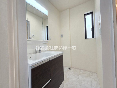 ʌs≺3ڂ̐VzˌĂ̐ʑEʏ