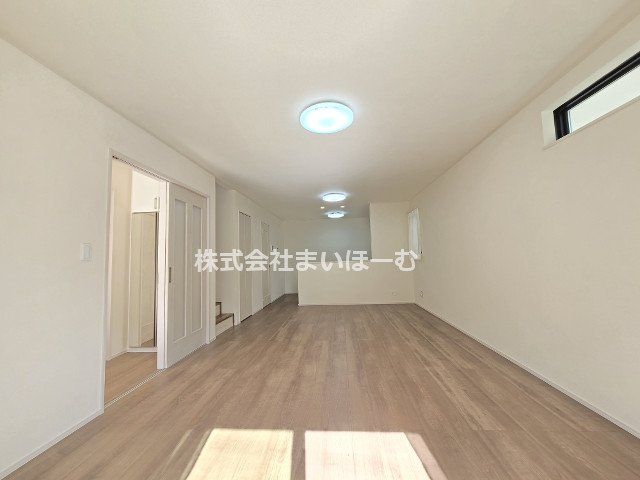 ʌs≺3ڂ̐VzˌẴrO