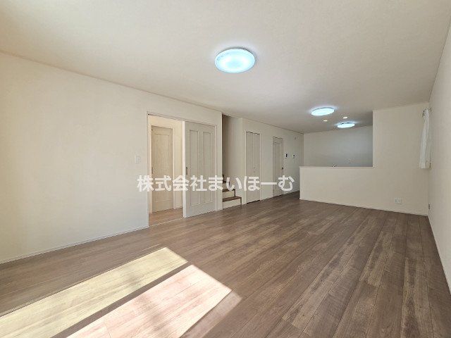 ʌs≺3ڂ̐VzˌẴrO