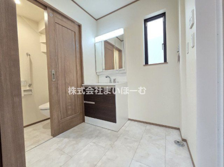 ʌs≺3ڂ̐VzˌĂ̐ʑEʏ