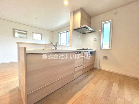 ��ʌ�����s����4���ڂ̐V�z��ˌ��ẴL�b�`��