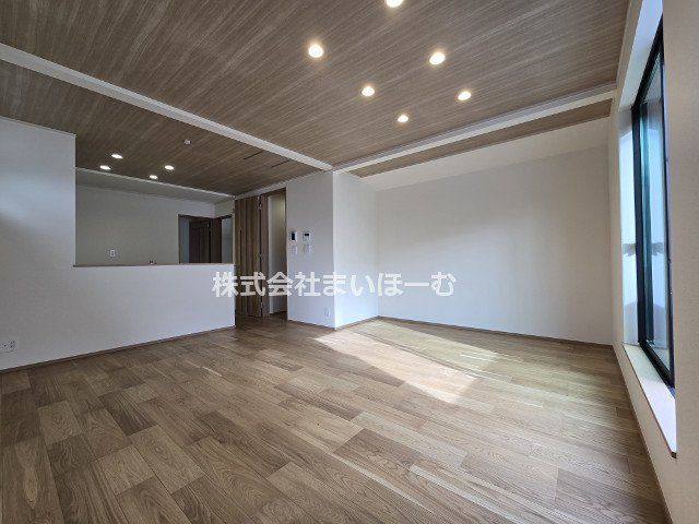 skԉHk1ڂ̐VzˌẴrO