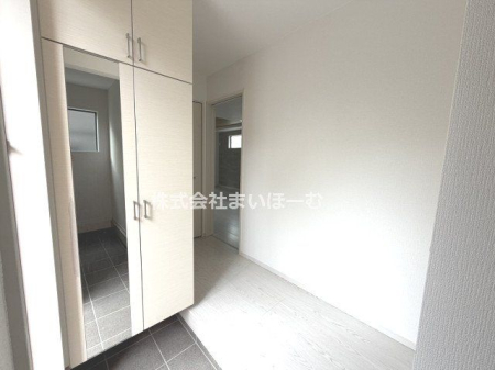 ʌ܎s΋厚O ̐VzˌĂ̐ʑEʏ