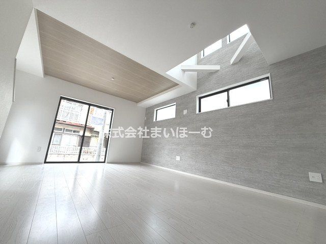 ʌ܎s΋厚O ̐VzˌẴrO