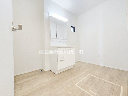 ʌs2ڂ̐VzˌĂ̐ʑEʏ