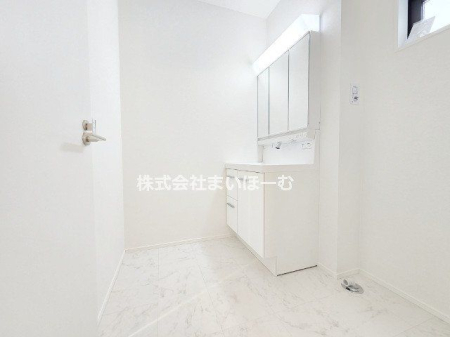 ʌs2ڂ̐VzˌĂ̐ʑEʏ