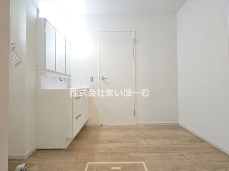 ʌsJ{4ڂ̐VzˌĂ̐ʑEʏ