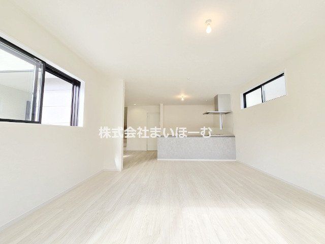 ʌsJ{4ڂ̐VzˌẴrO