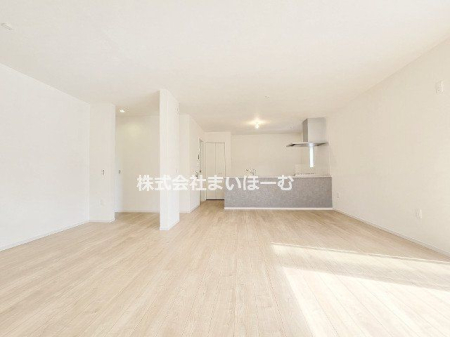 ʌsJ{4ڂ̐VzˌẴrO