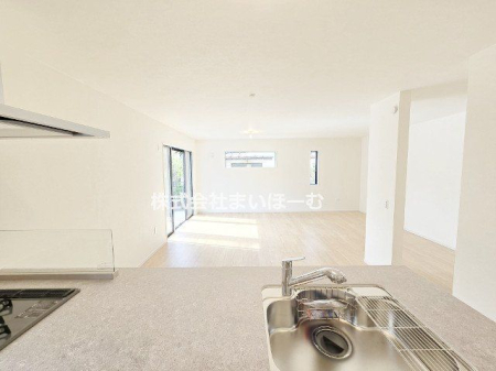 ʌsJ{4ڂ̐VzˌẴrO