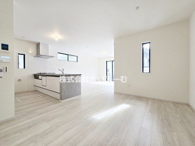 ʌsJ{4ڂ̐VzˌẴrO