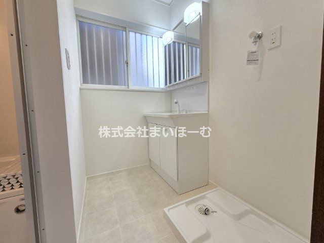 ʌ܎s΋厚O ̒ÈˌĂ̐ʑEʏ