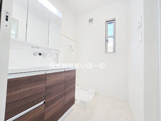 s~c1ڂ̒ÈˌĂ̐ʑEʏ