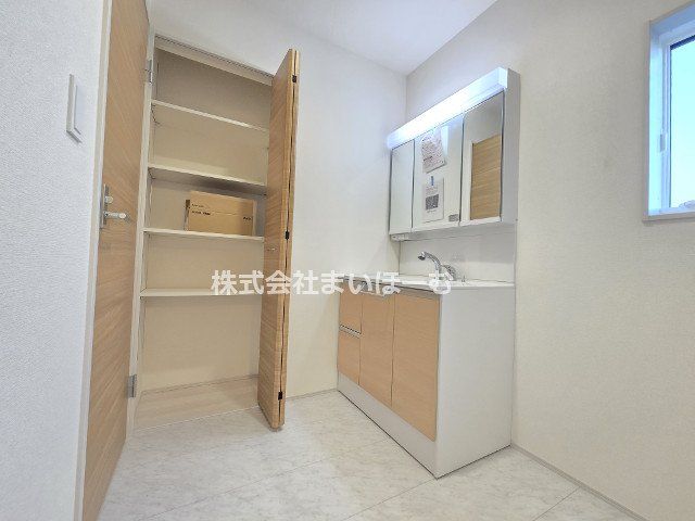 ʌsV ̐VzˌĂ̐ʑEʏ