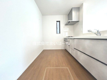 ��ʌ�����s�ŋ{���� �̐V�z��ˌ��ẴL�b�`��