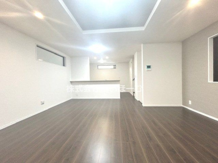 ��ʌ�����s��1���ڂ̐V�z��ˌ��Ẵ��r���O