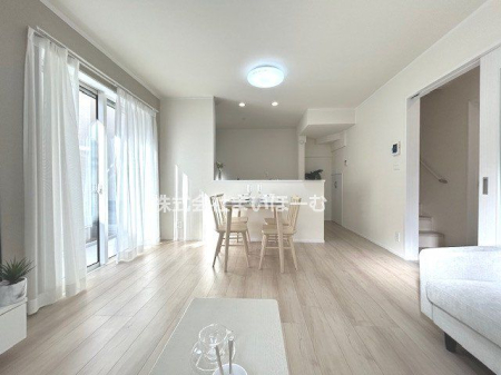 ��ʌ�����s������ �̐V�z��ˌ��Ẵ��r���O