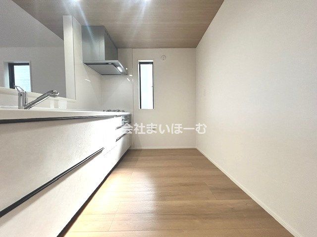 ��ʌ�����s���4���ڂ̐V�z��ˌ��ẴL�b�`��