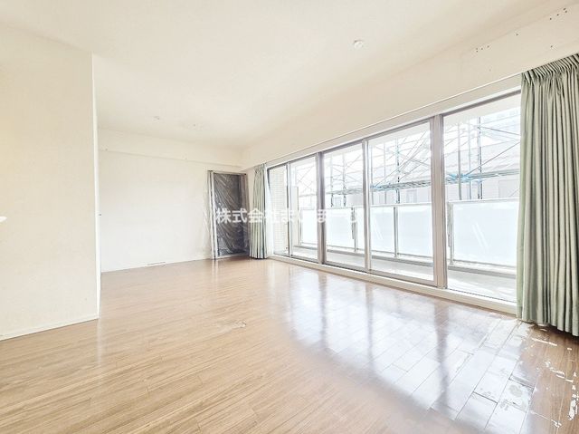 ��ʌ�����s�≺��3���ڂ̒��Ã}���V�����̃��r���O