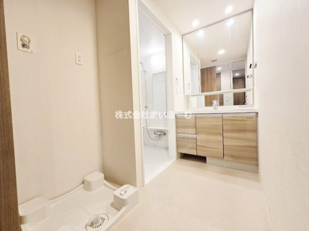 ��ʌ�����s�≺��3���ڂ̒��Ã}���V�����̐��ʑ�E���ʏ�